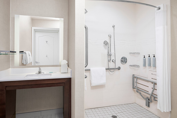 Residence Inn Wheeling/St. Clairsville, OH - ADA Roll-In Shower