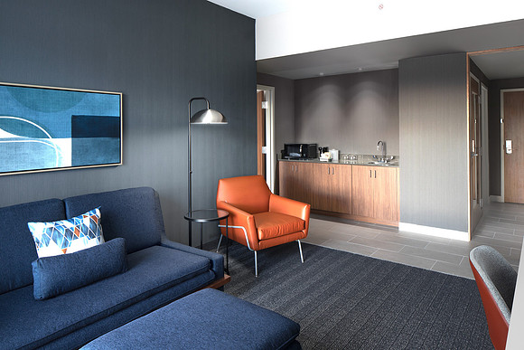 Courtyard by Marriott - Suite Living Room