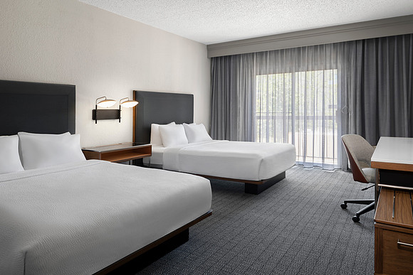 Courtyard by Marriott - Queen/Queen Guest Room