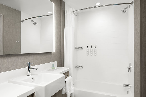 SpringHill Suites by Marriott - Tub and Shower Combo